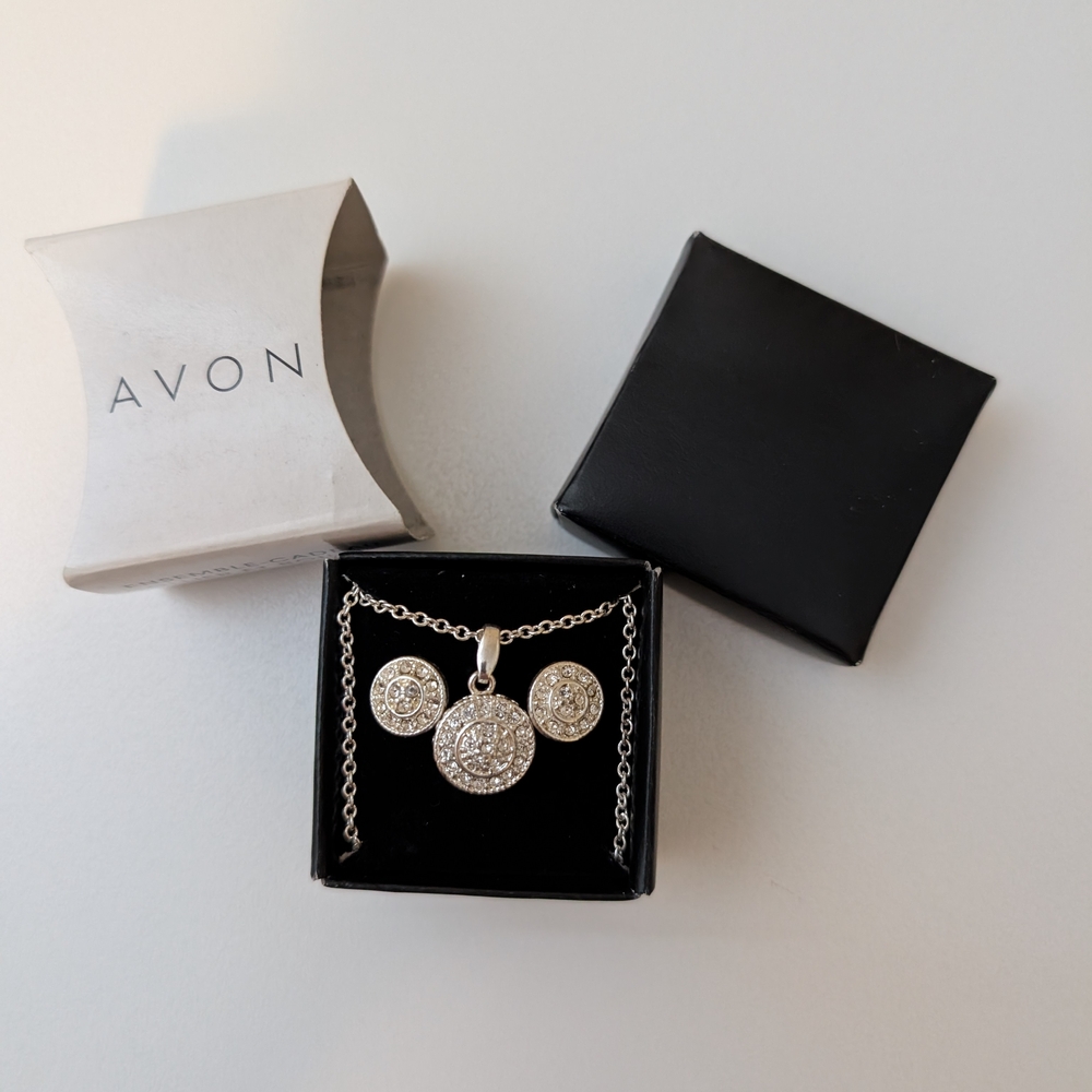 NEW Avon Pave Circle Necklace and Earring Gift Set